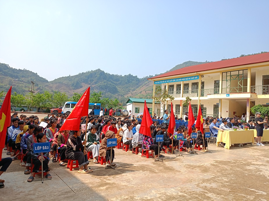 Trường Dân tộc bán trú Sín Chải, Tủa Chùa, Điện Biên