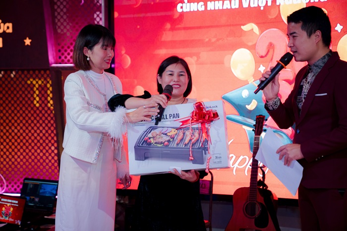 Thuê xe 29 chỗ đưa đón chuyên gia dài hạn uy tín chuyên nghiệp tại HN