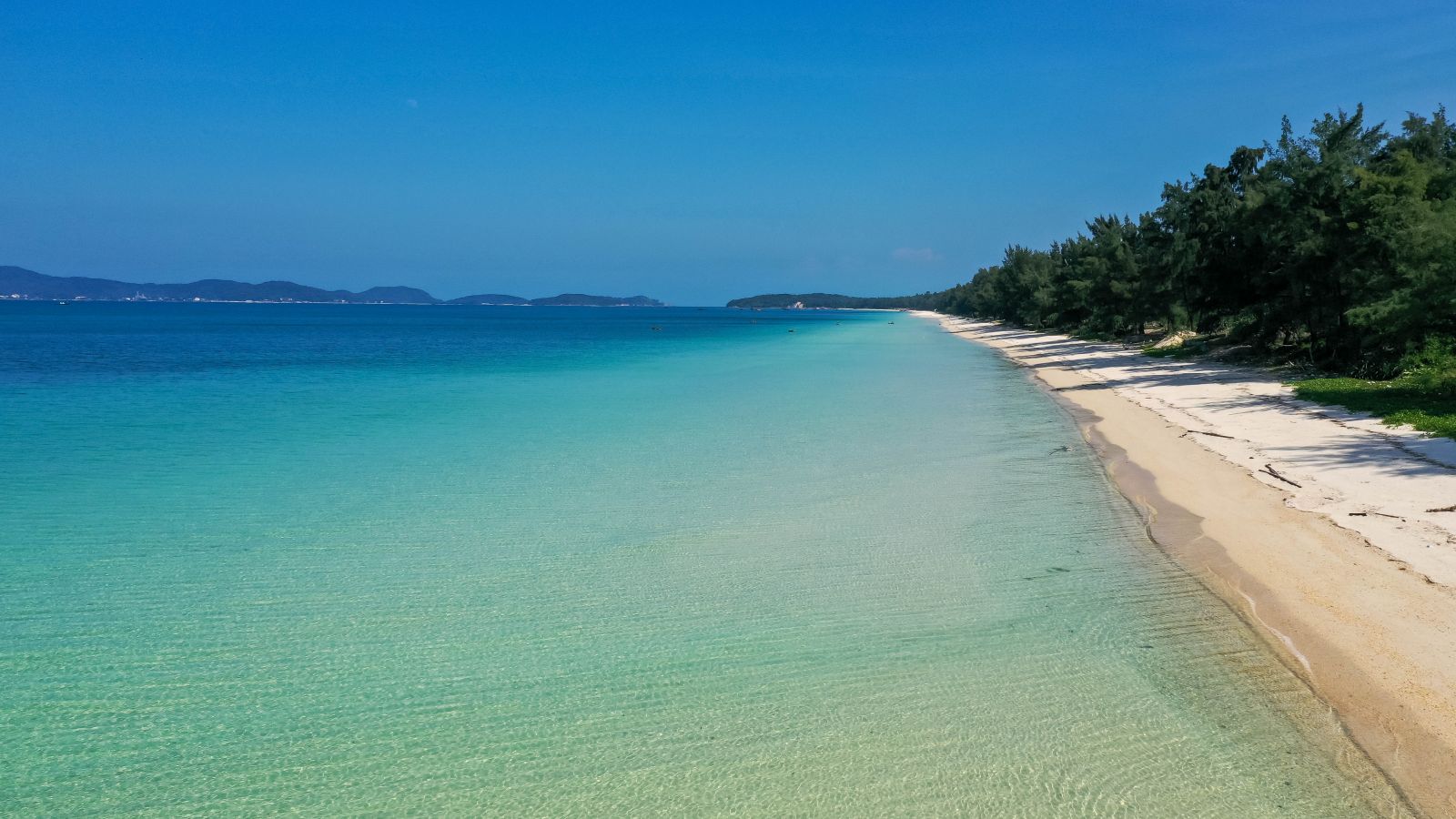 Thuê xe đi Cô Tô - Bãi biển Hồng Vân